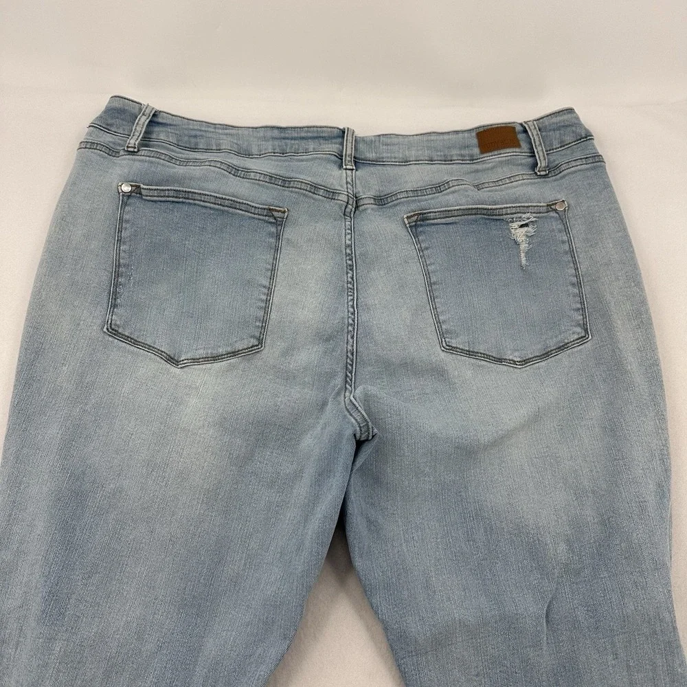 Judy Blue Light Wash Distressed Boyfriend Fit Jeans Grunge Revival Women Plus 24